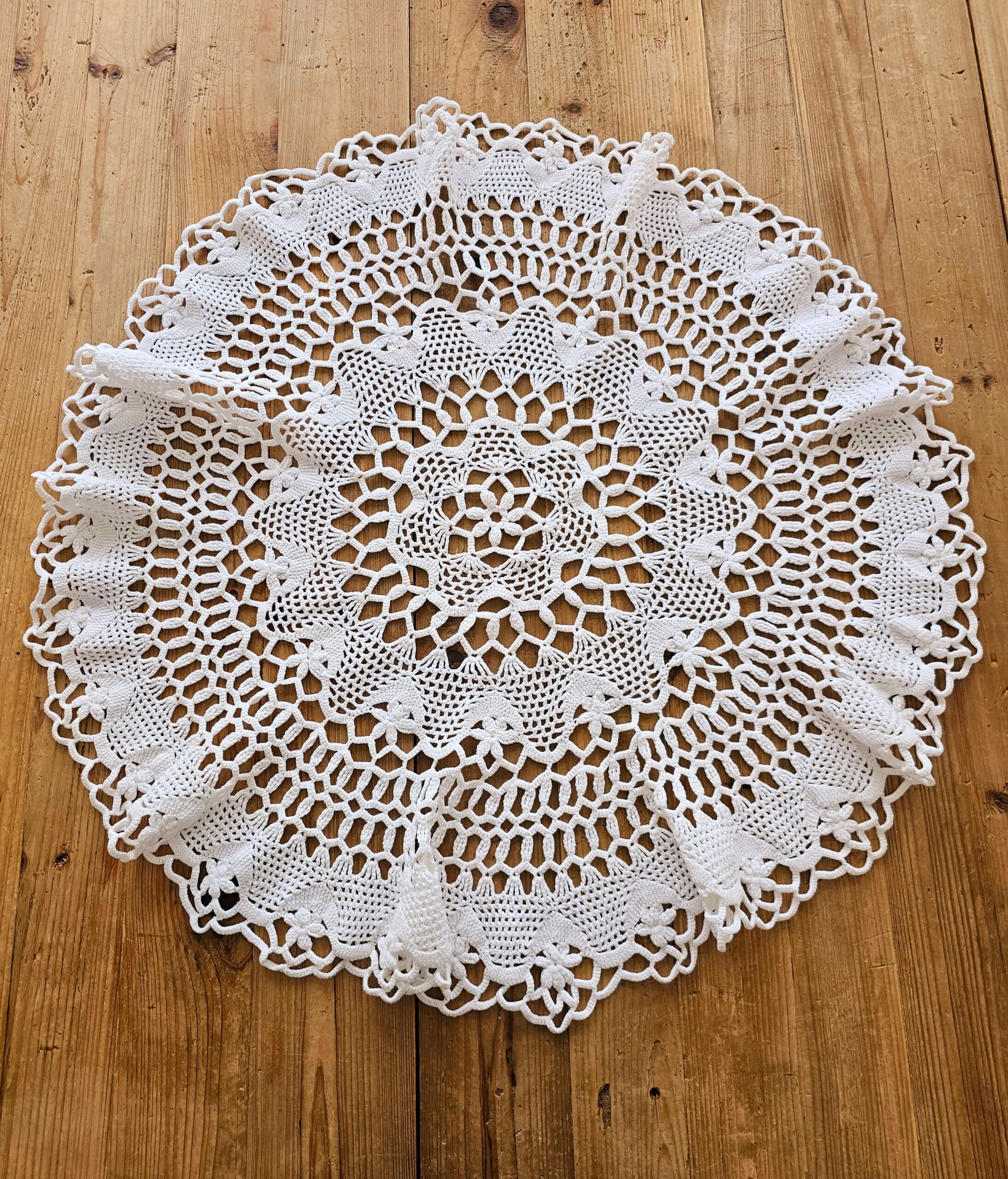 Centrotavola rotondo uncinetto fatto a mano vintage