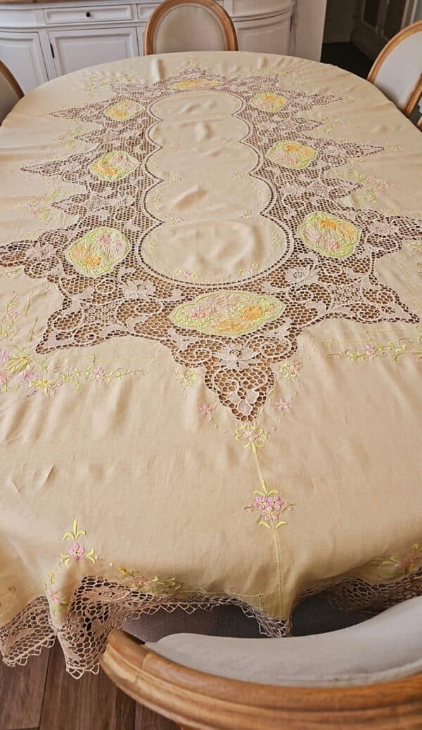 Nappe En Lin Pur Brodée Main – Motif Point Assisi, Marron, Rectangle, Neuve